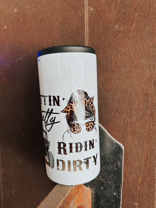 Sitting pretty slim can cooler